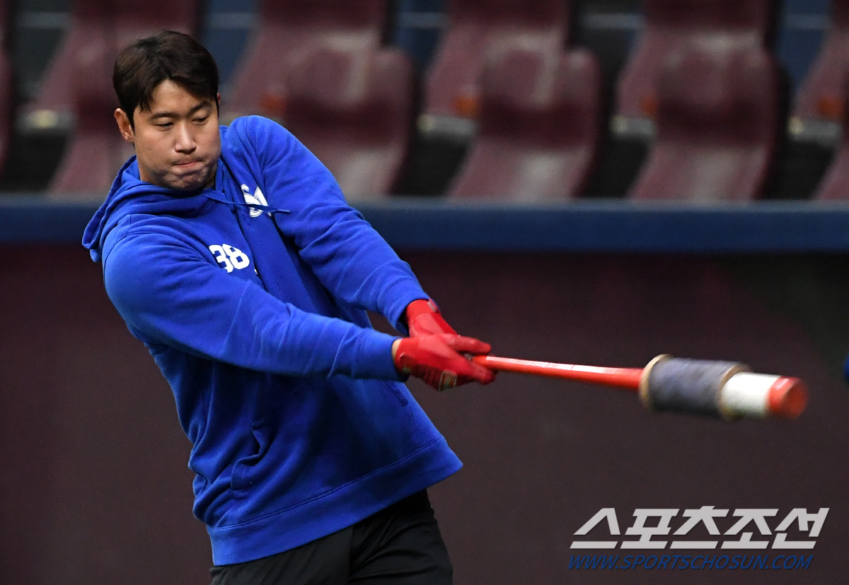 '만년 거포 유망주 꼬리표 뗀다!' 간절한 김동엽을 지켜보는 박진만 감독…