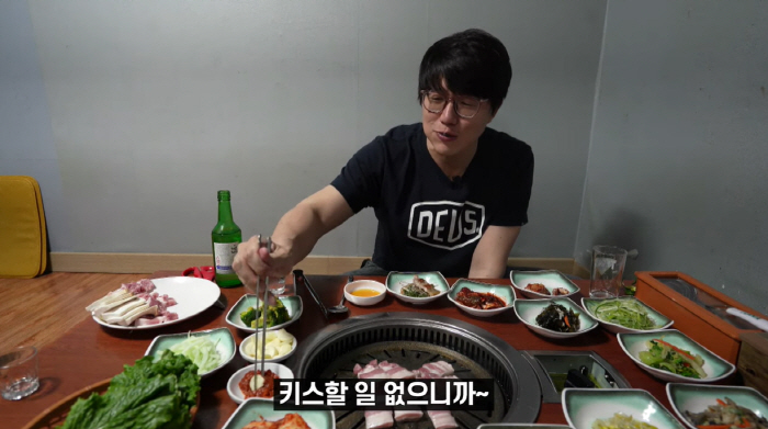 '44살' 성시경 "키스할 일 없으니까..." 소주 병나발까지('먹을텐데…