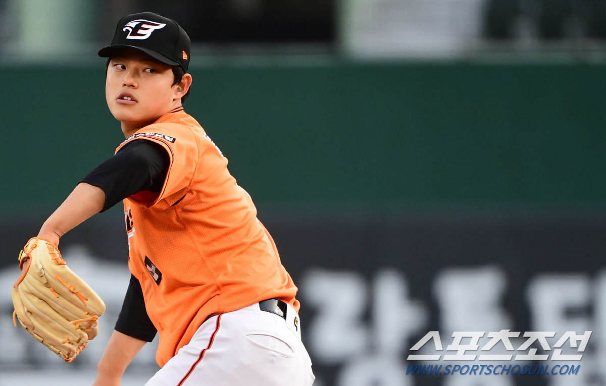 눈빛부터 똘똘 해진 문동주 '157km도 가볍게~' 2년차 파이어볼러의 …