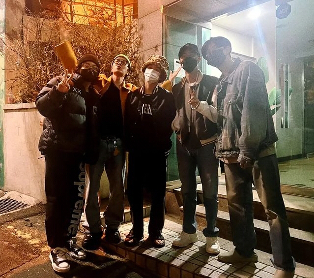 "뷔X지민도 같이 있었음"…나라 지킨 진, 軍 휴가도 함께한 BTS 우정