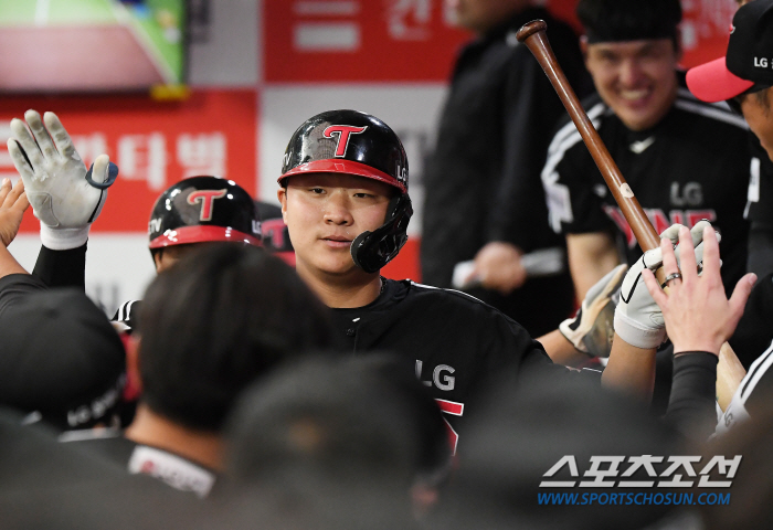 8번에 '박병호'가 있다. 염갈량의 기대주 3타석만에 홈런포. 2군 홈런…