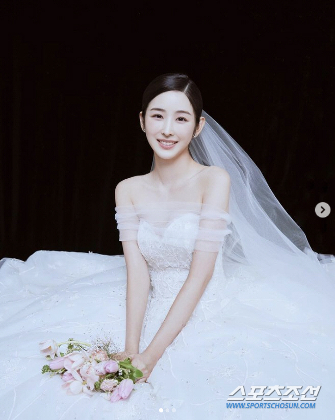 [단독]'결혼' 박지현, 신랑은 '연매출 1천억대' K패션 유통 사업가.…