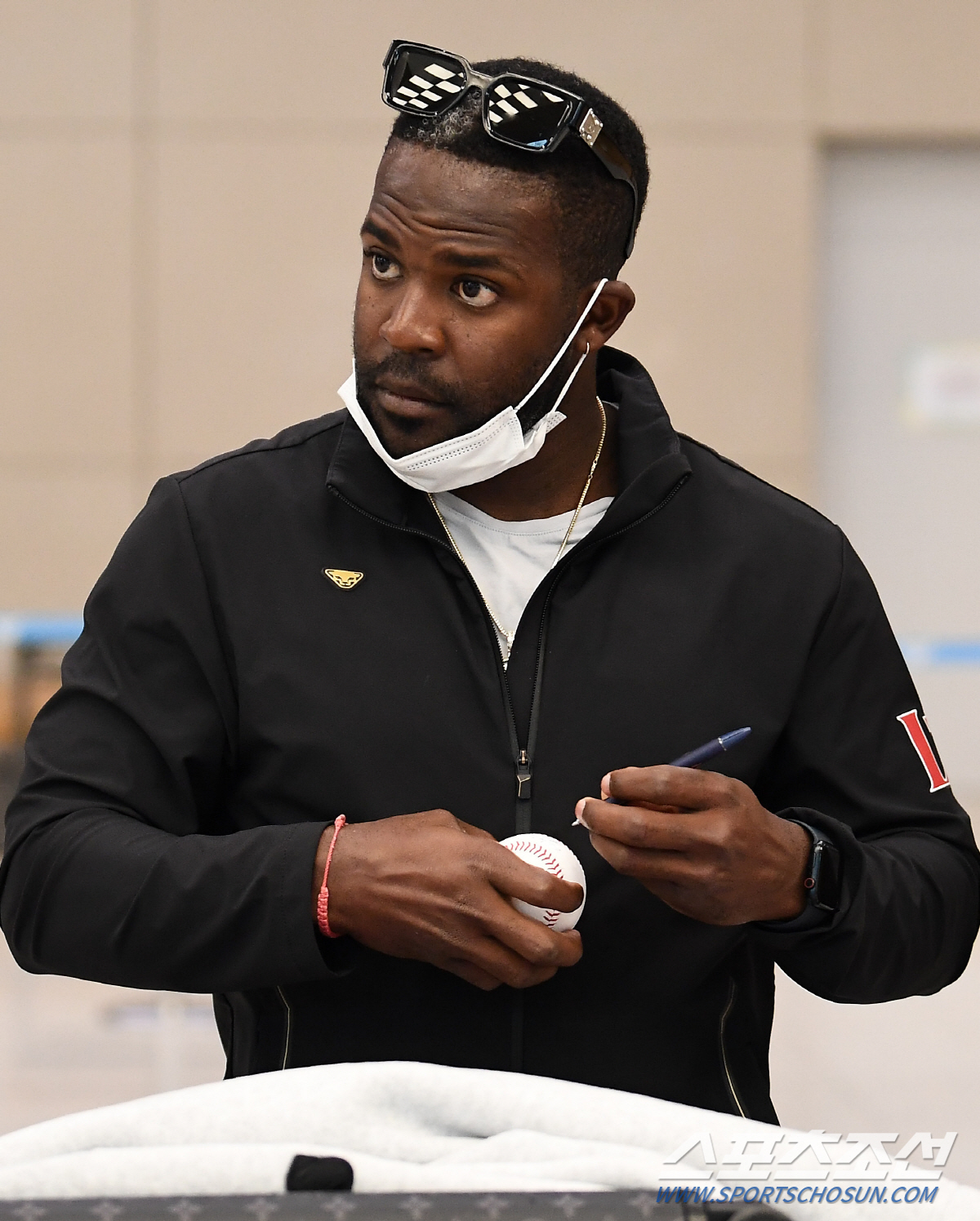 "에레디아는 기분 안좋은 날이 없어요" 동료들도 자제시키는 흥부자