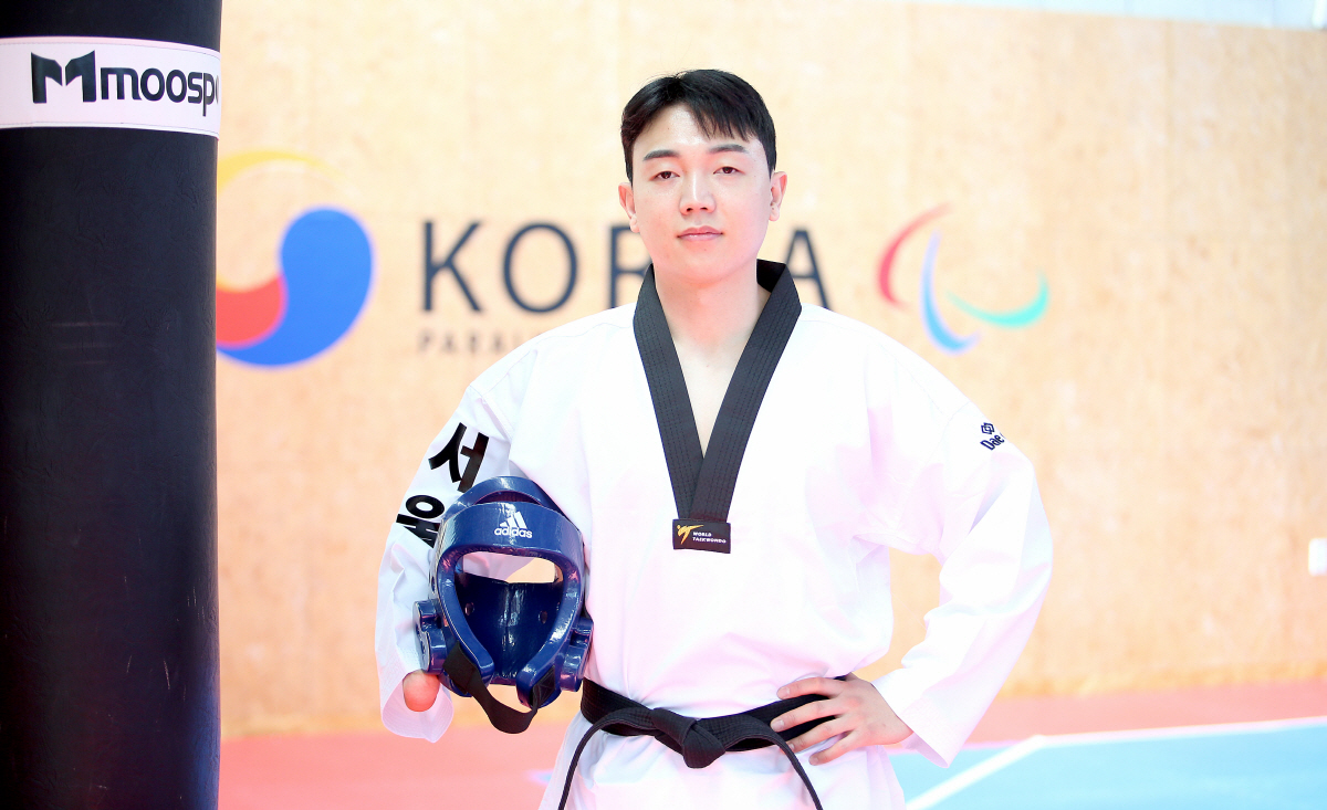 '웃음기 싹 지운 꽃미남 태권청년' 장애인태권도 주정훈 도쿄패럴림픽 동메…