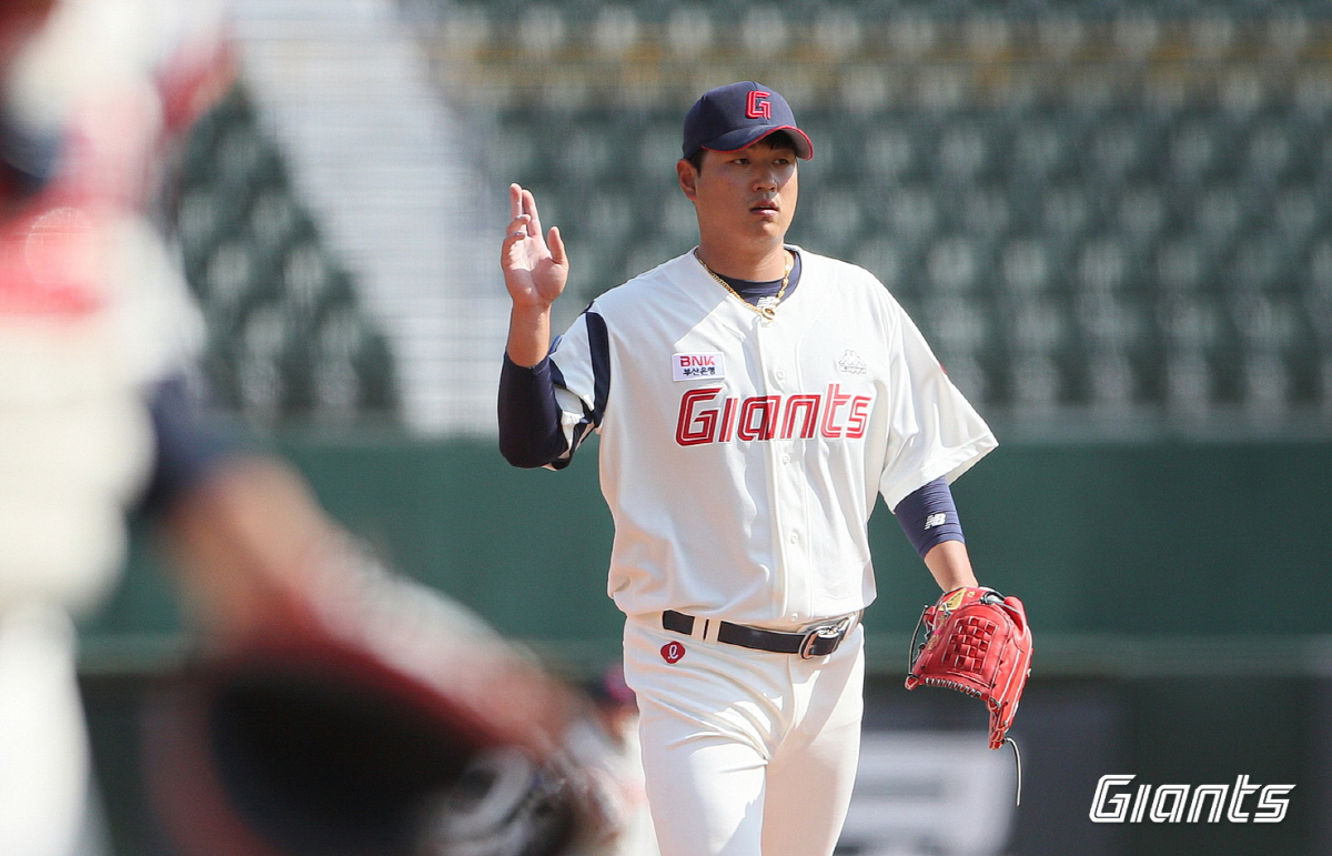 잊혀진 '포수 시절'→5이닝 불펜 고난…7년만에 '진짜 선발' 우뚝 선 …