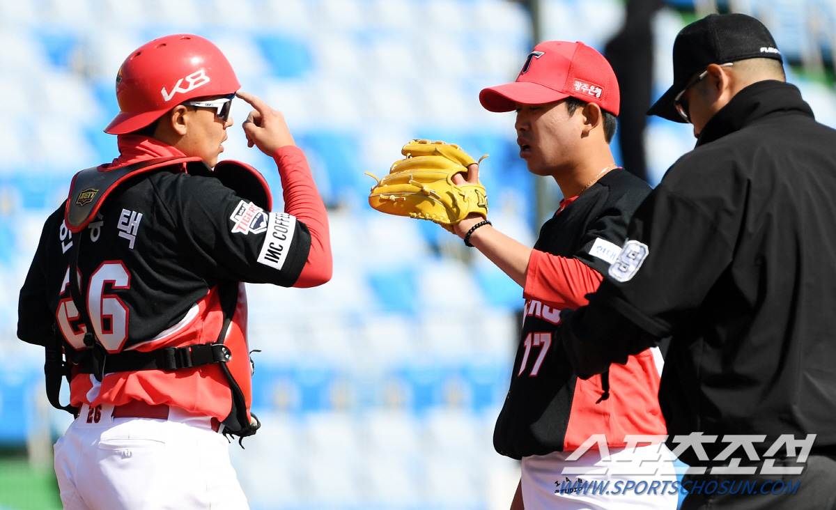 잠수함 5선발 후보, 최종 시험대서 난조…KIA 선택 결국 특급 신인 쪽…