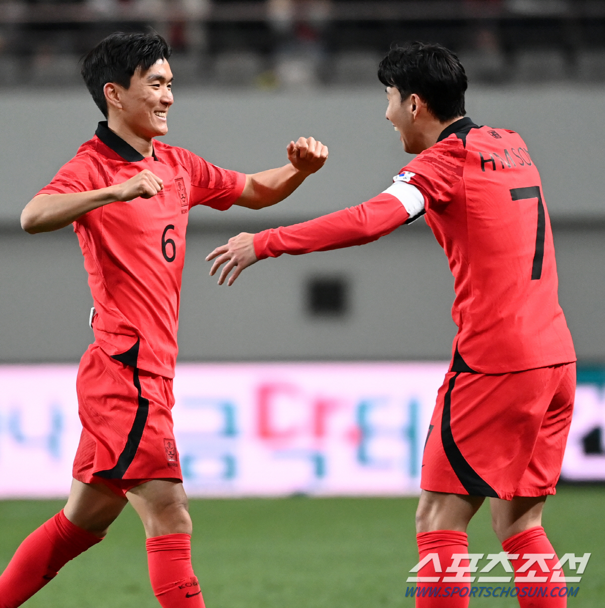 [우루과이전]손흥민→이강인→황인범→오현규, "괜찮아" 외친 6만관중…1-…