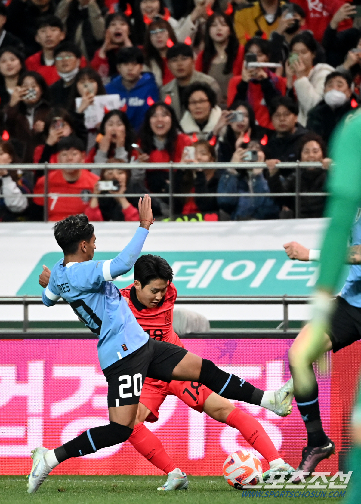 [우루과이전]손흥민→이강인→황인범→오현규, "괜찮아" 외친 6만관중…1-…