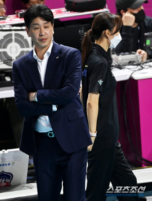 '벼랑 끝' 도로공사 김종민 감독 