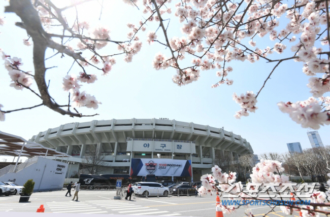 개막전 온라인 매진! 4년만의 10만 관중 달성할까…개막전 승률 1위팀은…