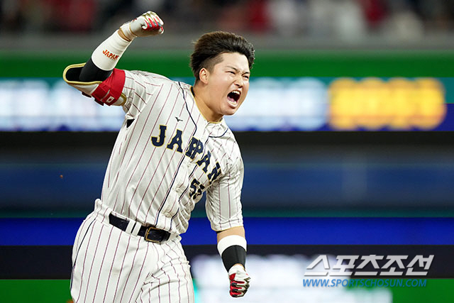 멕시코와 WBC 4강전 9회말 끝내기 2타점 2루타를 터트린 무라카미. 사진출처=일본야구대표팀 홈페이지