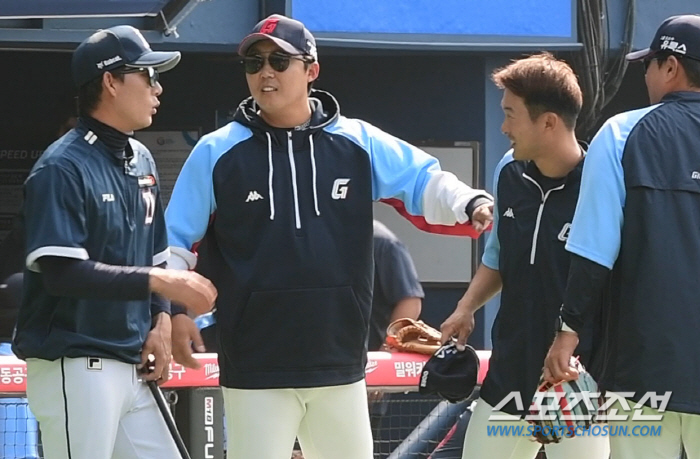 '푸른피' 이승엽 감독- 배영수 코치 '엇갈린 운명으로 잠실에서 조우' …