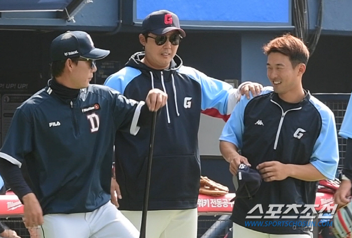 '푸른피' 이승엽 감독- 배영수 코치 '엇갈린 운명으로 잠실에서 조우' …