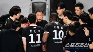 '벼랑 끝' 최태웅 감독 