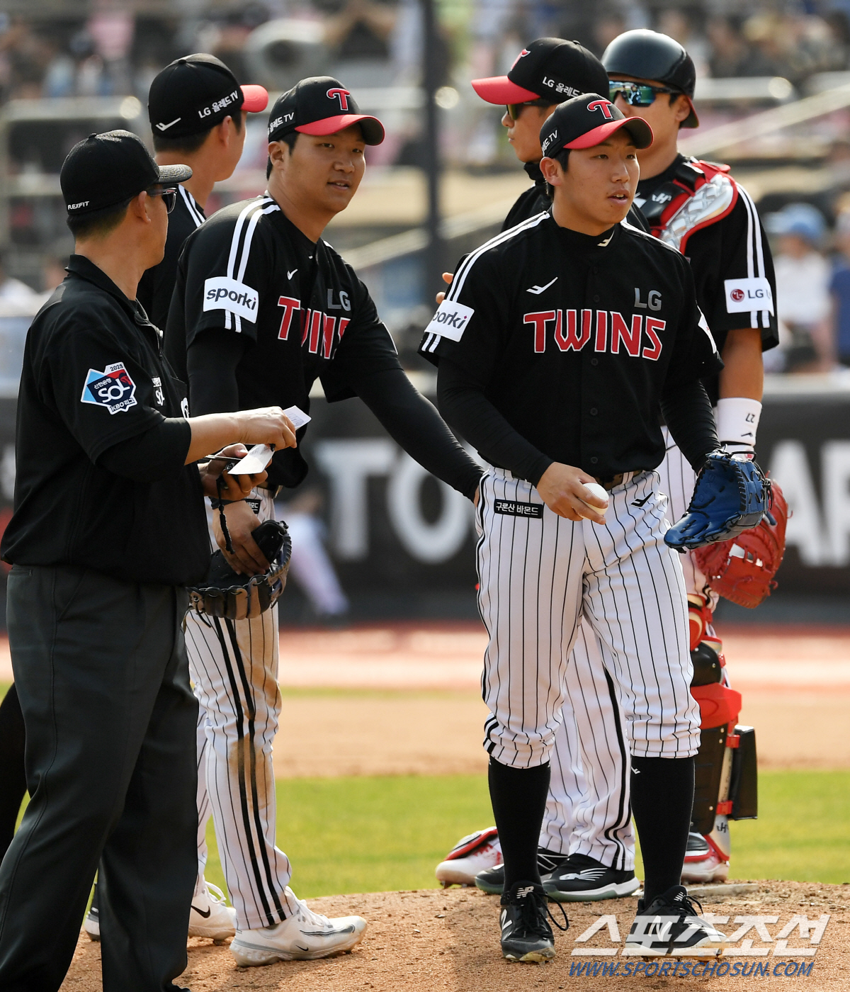 '생애 첫 등판 아웃카운트 제로' 실패 아픔 속 성장할 신인 박명근...…