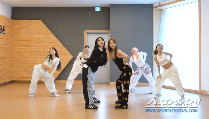마마무+, 'GGBB' 안무 영상 공개! '발랄+경쾌' 자유분방 에너지