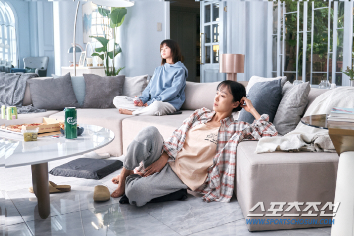 [이정혁의 수다톡톡]전도연, 연기 얄밉게 잘하죠? '일타강사'와 멜로로 …