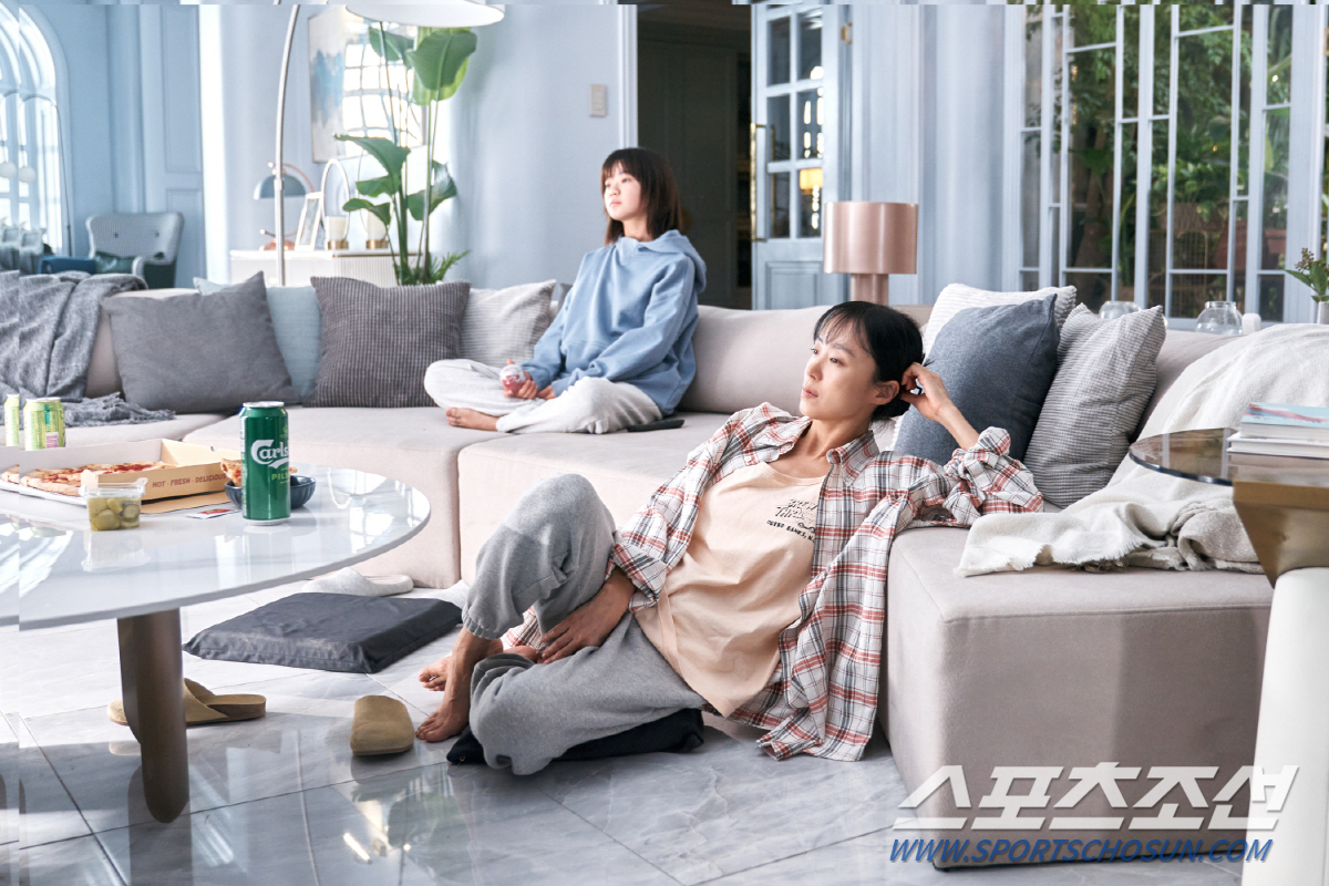 [이정혁의 수다톡톡]전도연, 연기 얄밉게 잘하죠? '일타강사'와 멜로로 …