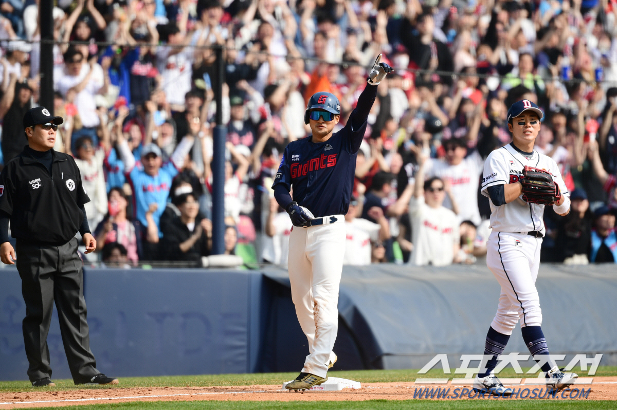 '두산 향해 세리머니' 안권수 '친정팀 아픈곳 찌른 맹활약'  [잠실 현…
