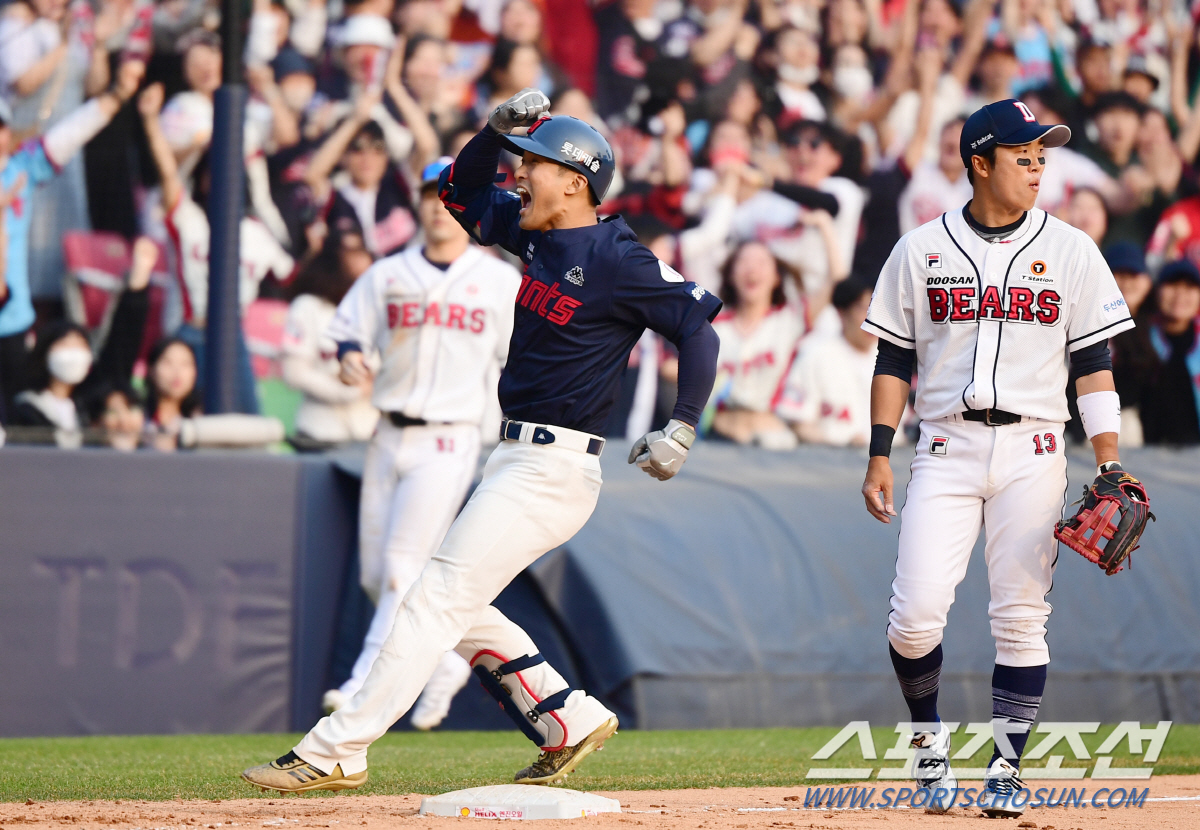 '두산 향해 세리머니' 안권수 '친정팀 아픈곳 찌른 맹활약'  [잠실 현…