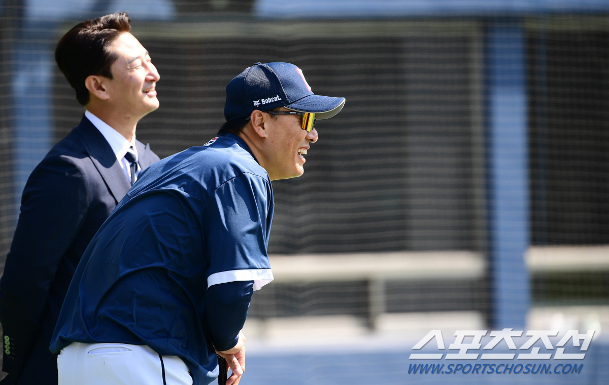 '모든게 좋았다' 이승엽 감독- 박용택 위원 '최강야구 출신 두 레전드의…