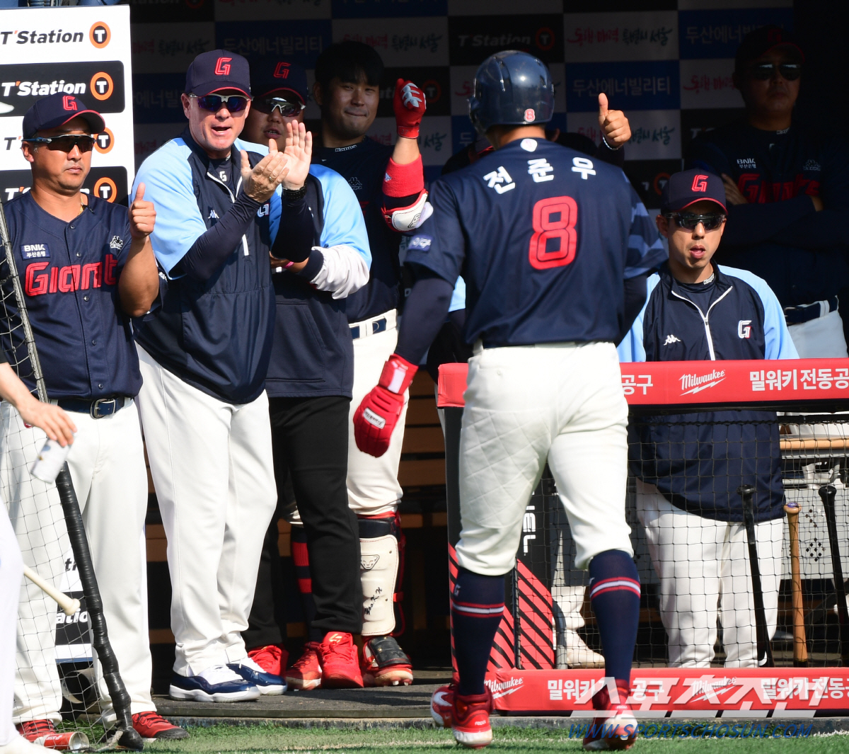 나균안 첫 승&한동희 침묵 끝 적시타…롯데, '이승엽호' 두산에 개막전 …