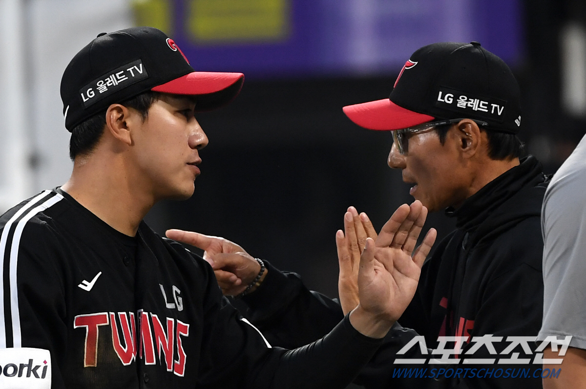 '깜짝 스퀴즈번트' 염갈량 눈도장 쾅!, 간절한 마음이 통한 이천웅 대타…