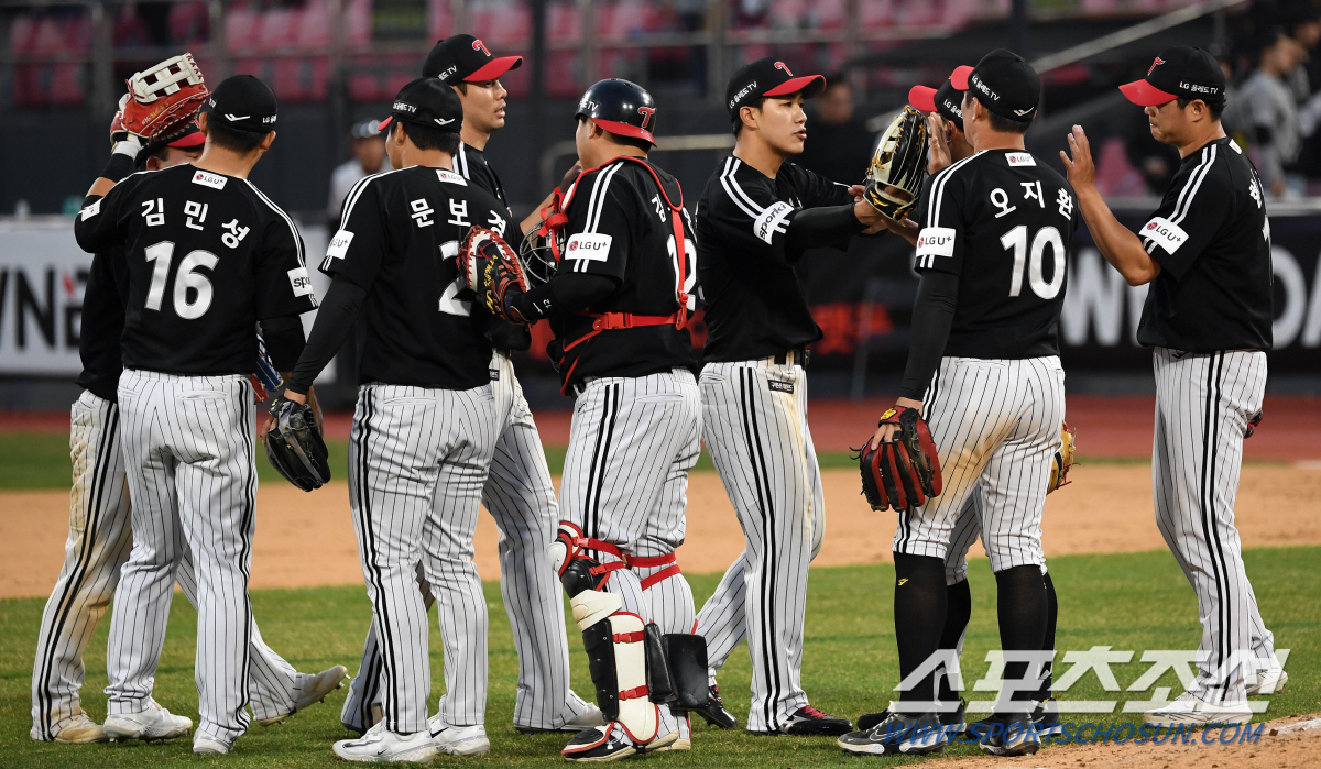 '깜짝 스퀴즈번트' 염갈량 눈도장 쾅!, 간절한 마음이 통한 이천웅 대타…