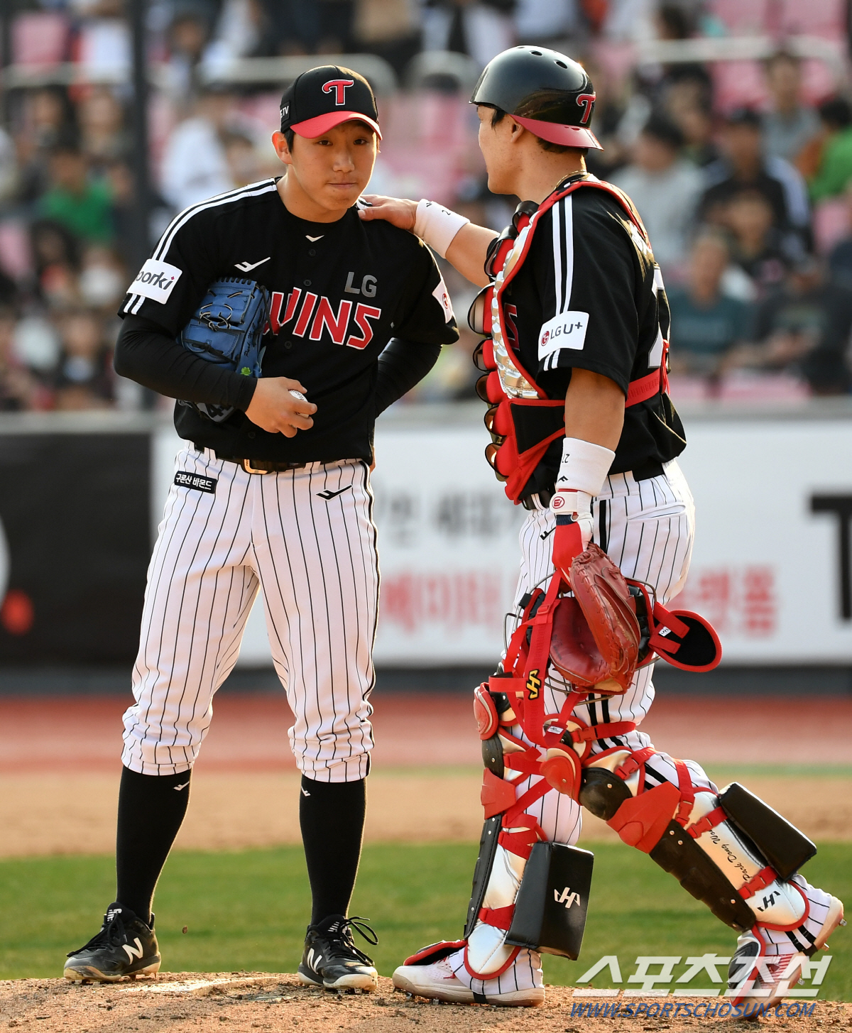 '19살 신인 맞아?' 앳된 얼굴의 사이드암 투수는 팀을 먼저 생각했다 …