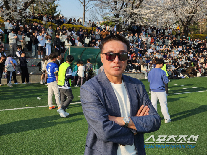 [현장스케치]수천 관중 모인 아주대 홈 개막전, 벚꽃과 함께 축구도 활짝…