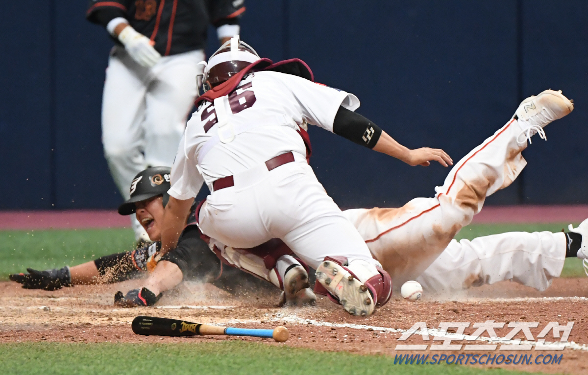 [고척현장]개막전 3안타치고도 웃지 못한 노시환, "우리팀에 좋은 투수 …