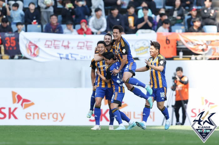 [현장리뷰]못 말리는 울산, 정승현·주민규·강윤구 연속골로 제주 3대1 …