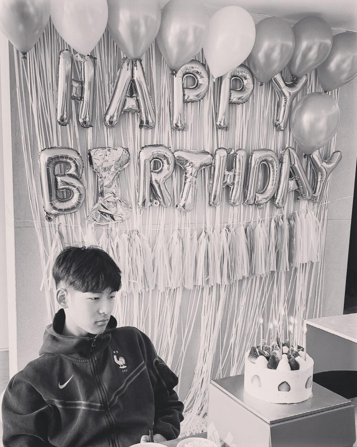 강경준♥장신영 첫째 子, 안경 벗고 '미남' 된 17살…완성형 비주얼