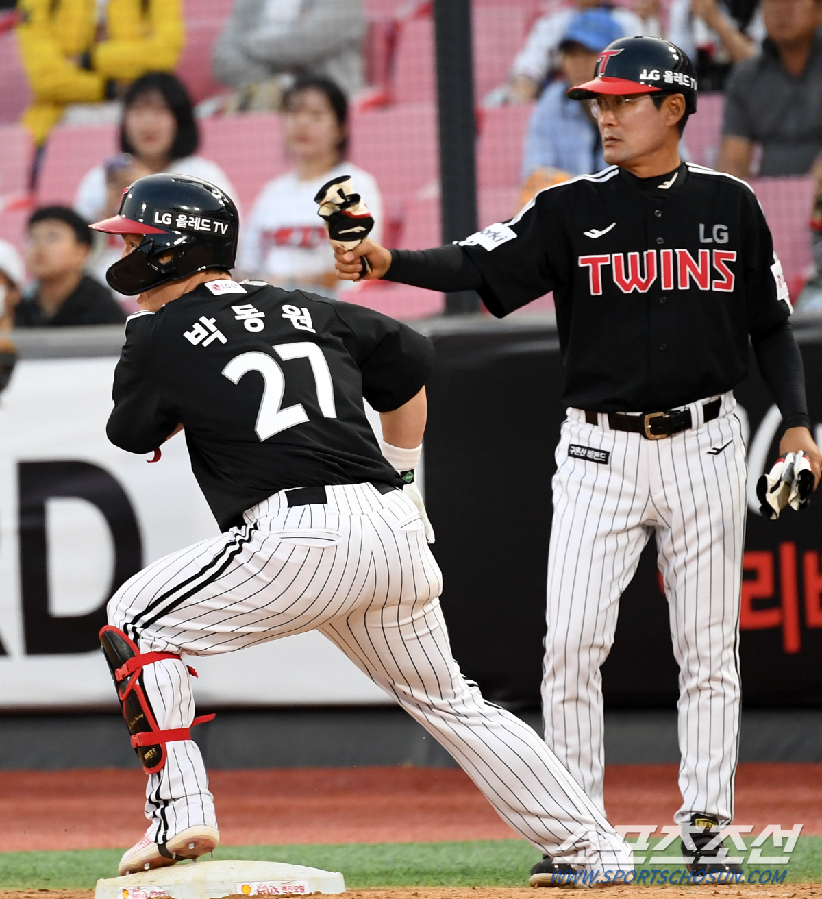 '얼마나 치고 싶었으면' 배트 거꾸로 잡고 타격한 65억 FA 포수..'…