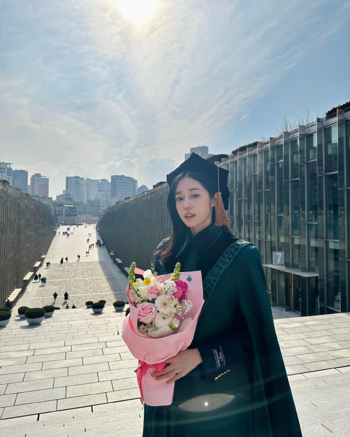"진짜 이대나온 여자"…'남해이' 노윤서, 대학 졸업 "행복했다"