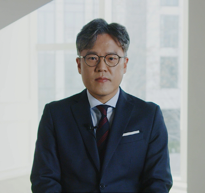 [SC초점] SM, 이수만 지우고…새 경영진·카카오와 '3.0' 시대
