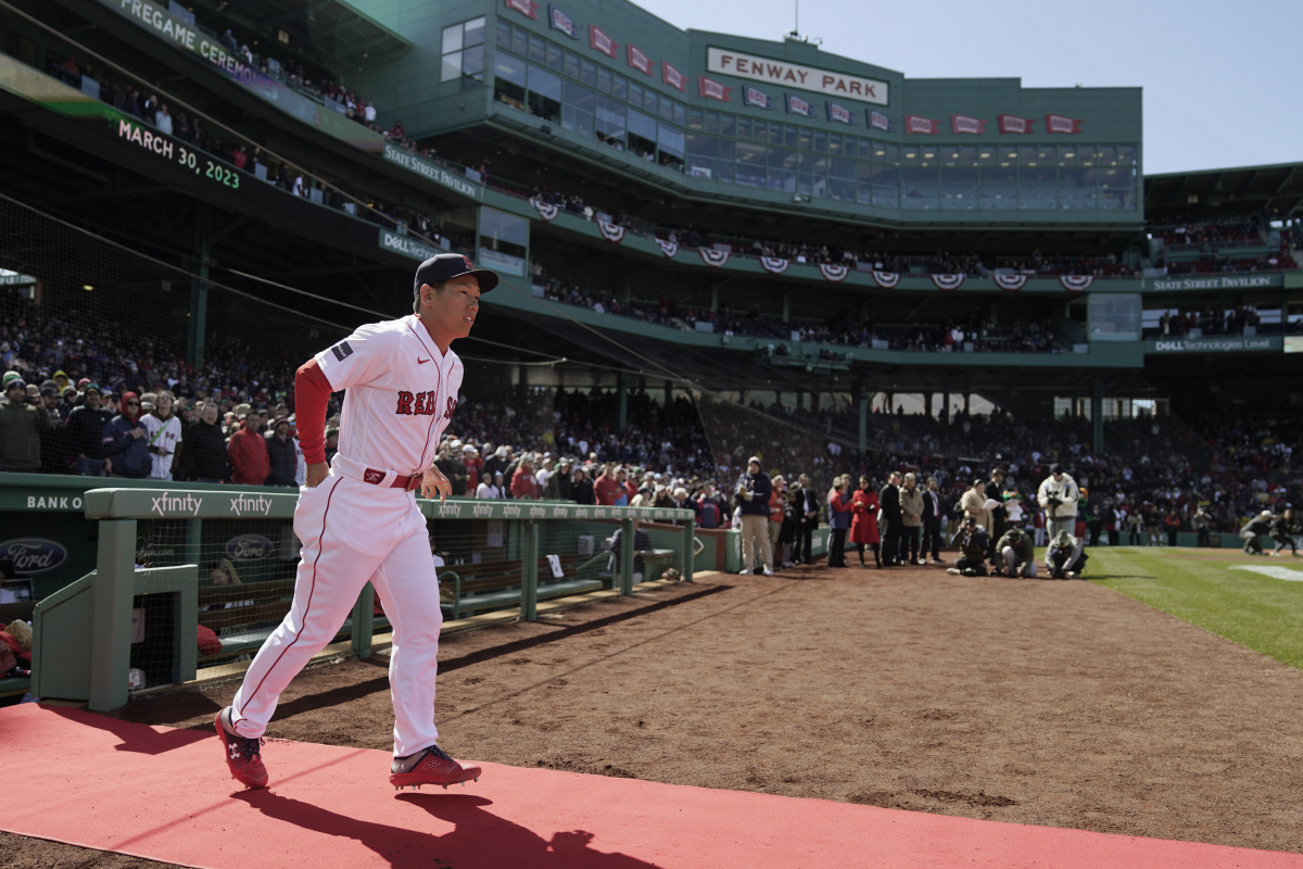 "일본 최고는 ML서 바로 통한다" 요시다 2안타-2타점 결승타…센가는 …