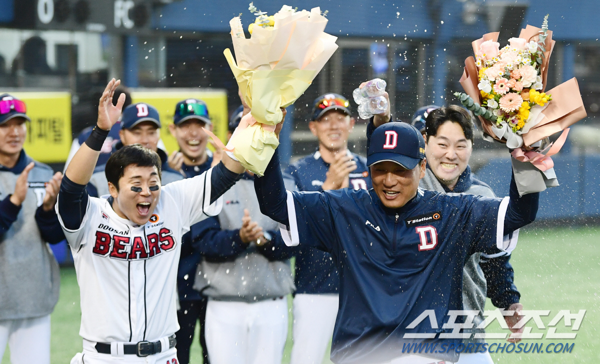 "베테랑 느낌 난다" 지휘봉 잡은 '국민타자' 어때? 세밀+과감성+여유 …