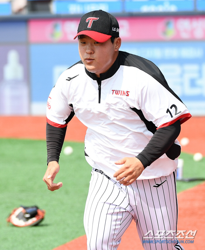 '코치님 살려주세요' 145그램 야구공 앞에서 공포 느낀 김기연..'레전…
