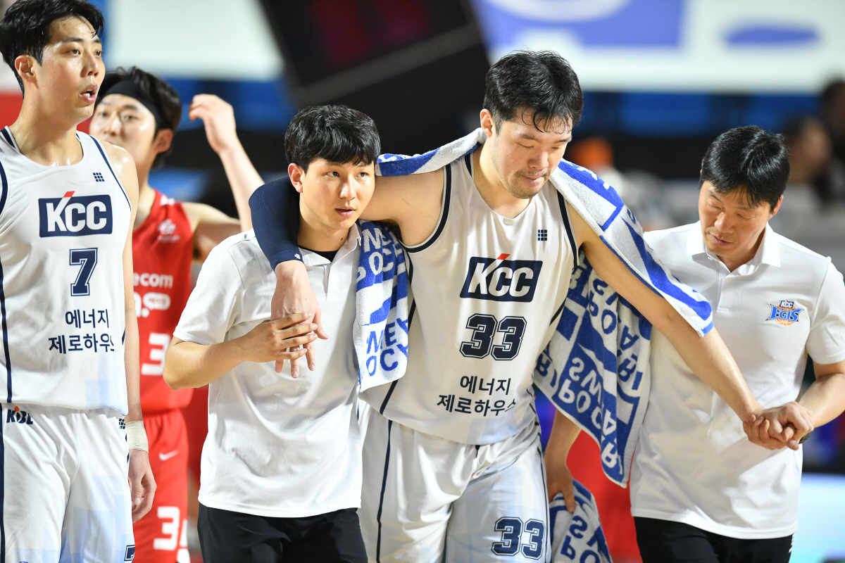 어긋나버린 전창진 감독의 노림수, KCC는 어떻게 반격할 수 있을까