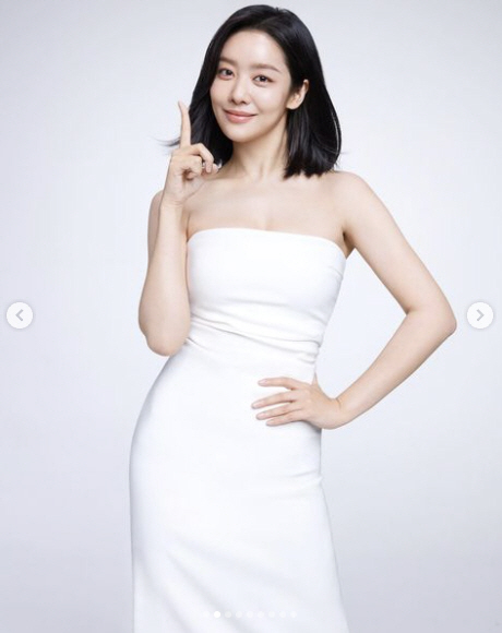 '스튜어디스 혜정이' 차주영, 키 170cm로 소화한 과감 튜브톱 드레스