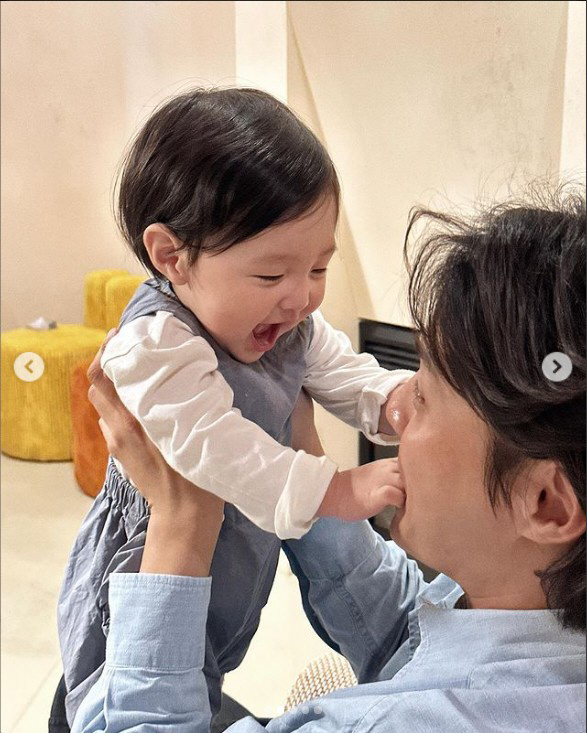 '음주운전' 임성빈, 자숙 중에도 子 육아…미소까지 닮은 '붕어빵 부자'