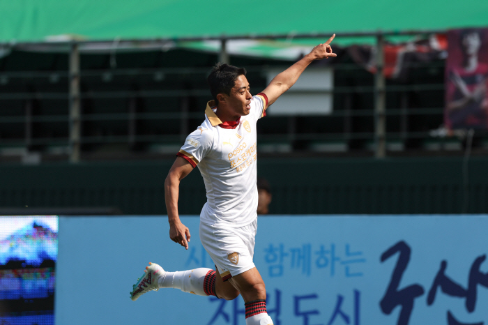 '전북전 역전승 주역' 포항 백성동, K리그1 5라운드 MVP 선정