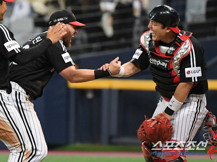 키움 잡고 2연승, 본궤도 찾은 우승후보 "초반 플럿코 변화구 제구 안됐…