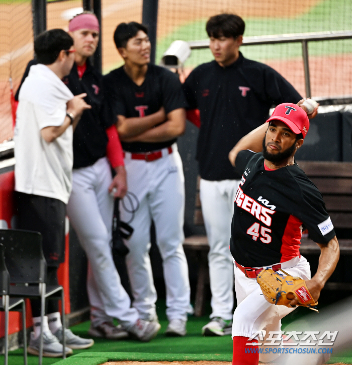'모두 불펜으로 모여!' 양현종 앤더슨 이의리 막내 윤영철까지, 호랑이 …