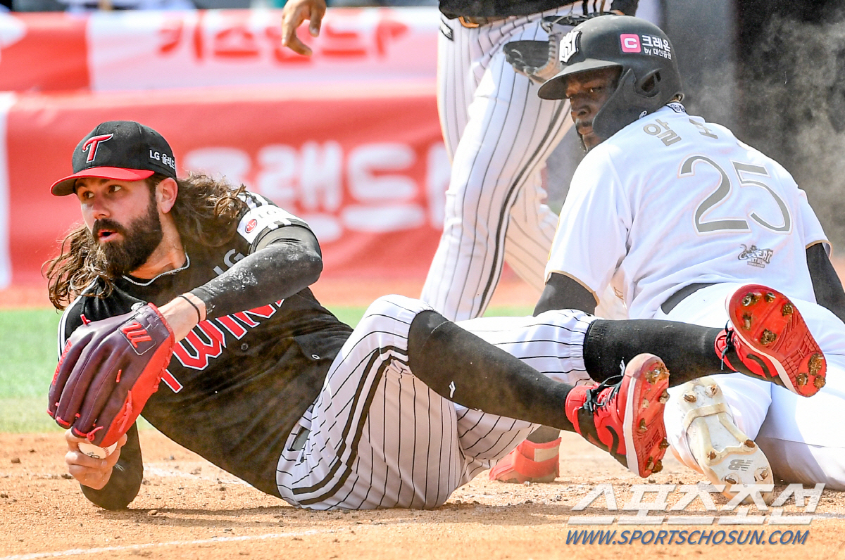 '정면충돌도 피하지 않았다' 알고보니 MLB 1라운드 유격수 출신 켈리.…