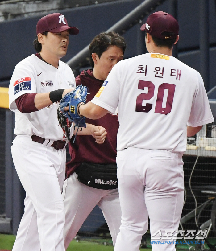 '최원태 QS 첫 승' 키움, '1회 실책 행진' LG 2대1 제압 [고…
