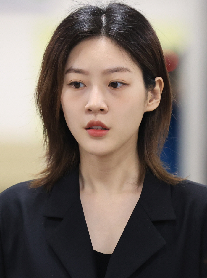 [종합] 생활고 호소한 김새론, 1심 벌금형 선고…'알바 조작' 논란 진…