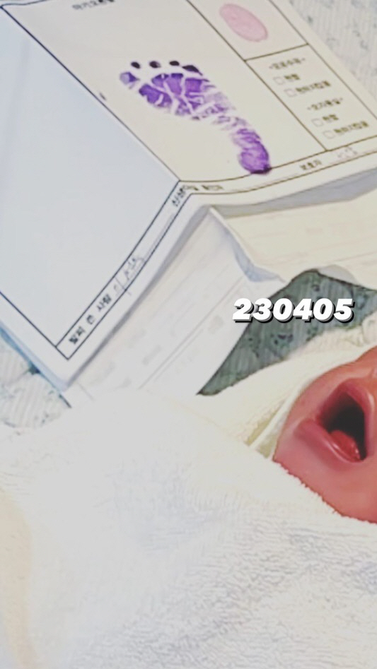 '정담♥' 허니제이, 오늘(5일) 엄마 됐다..딸 얼굴·발도장 공개