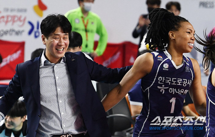 '귀화라도 할까요?' 봄배구 이끈 복덩이 캣벨..'우승으로 해피엔딩 꿈꾼…
